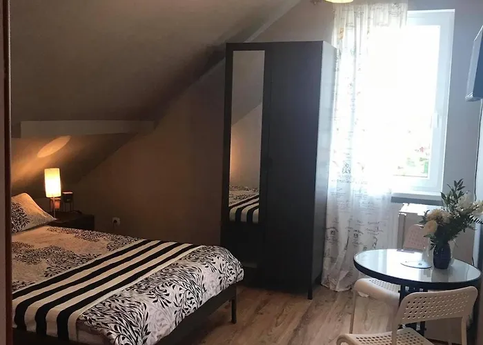 Pensión Honoratka Z Prywatnym Polem Do Gry W Mini Golf Rewal