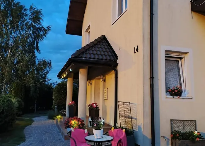 Honoratka Z Prywatnym Polem Do Gry W Mini Golf Реваль